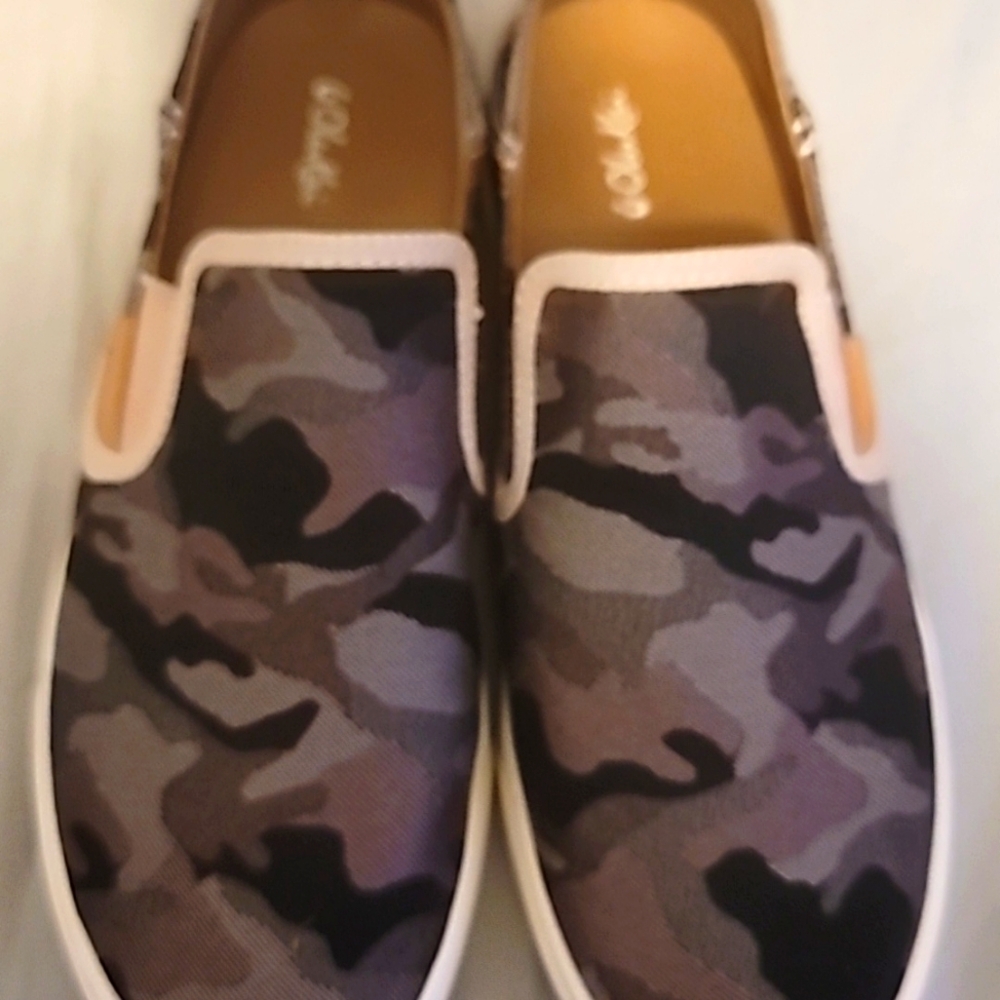 Olukai brand sneakers size 7.5.